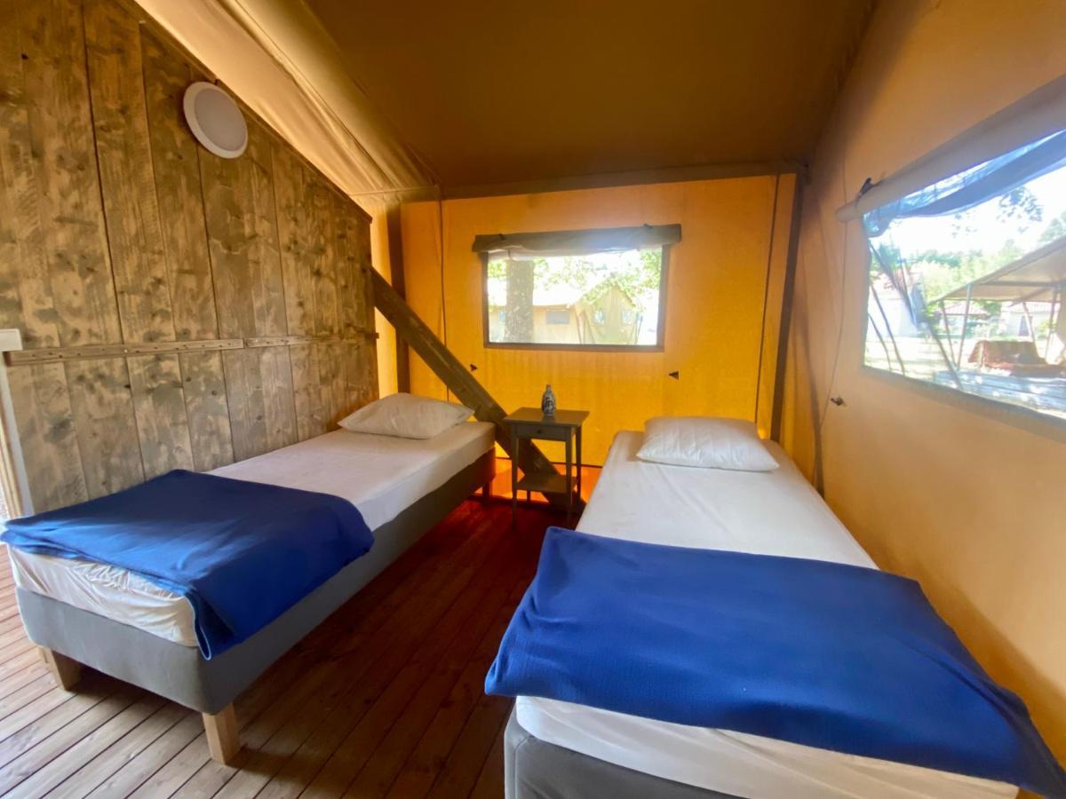 Camping la Kahute, tente lodge au coeur de la forêt Carcans Exterior foto