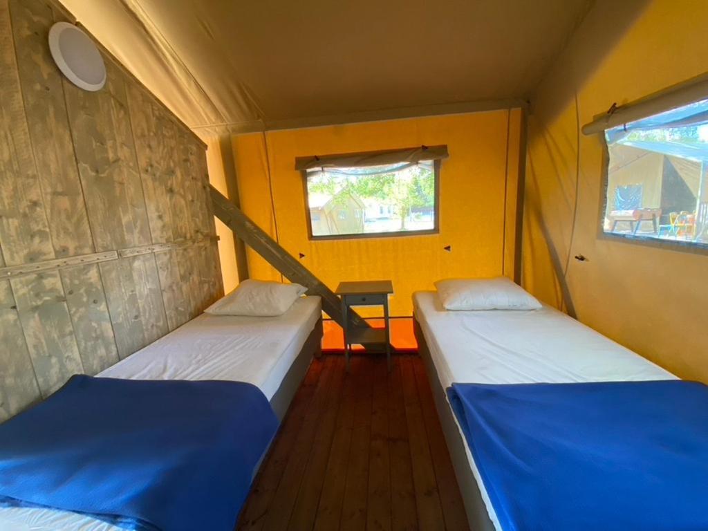 Camping la Kahute, tente lodge au coeur de la forêt Carcans Exterior foto